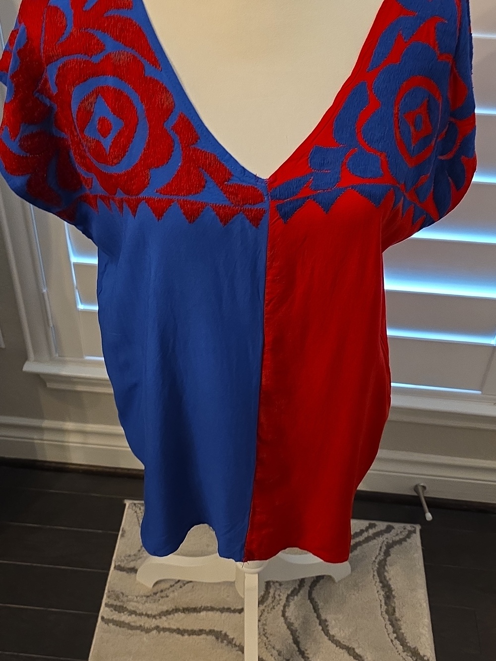 Colorblock Floral V-Neck Tunic Top - Blue & Red - Picture 6 of 16